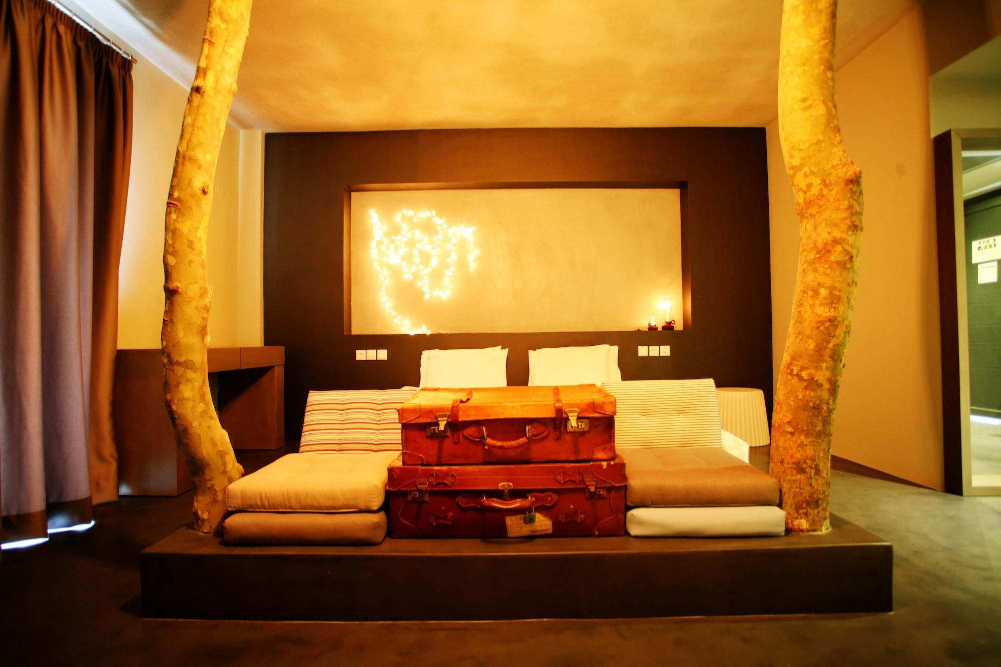 Oniropetra Boutique Hotel Karpenísion Extérieur photo